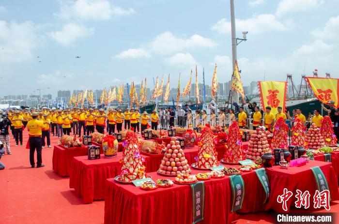 广西北海侨港开海嘉年华 “头鲜”拍卖被一扫而空  第2张