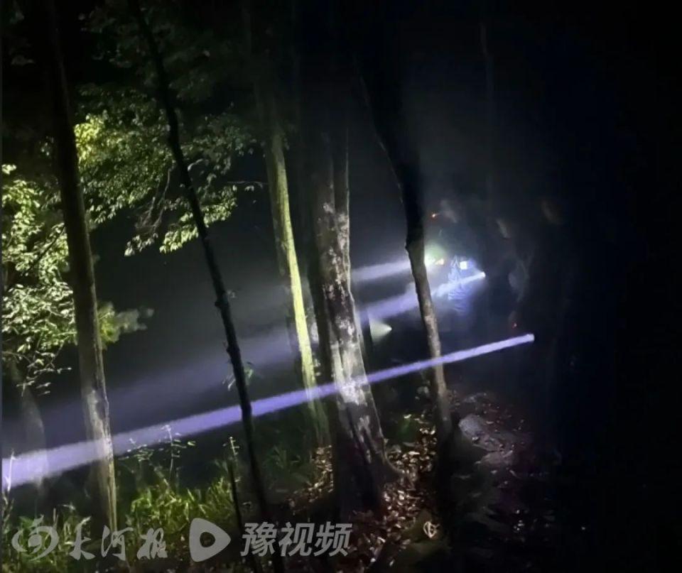 8岁男童登山失联12天，搜救仍在继续，专业人士：是否终止救援主要看两点  第4张