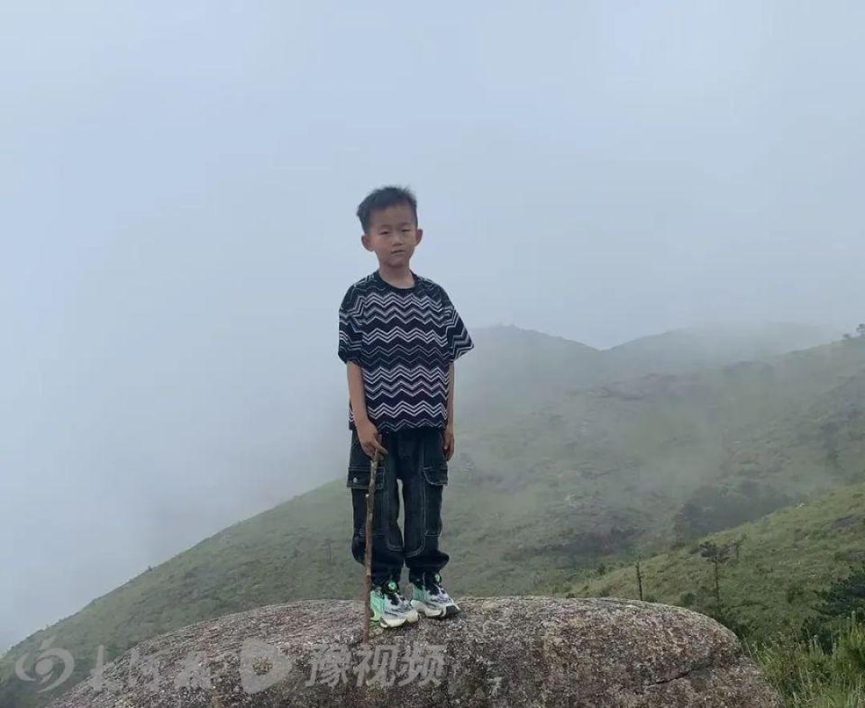 8岁男童登山失联12天，搜救仍在继续，专业人士：是否终止救援主要看两点  第1张
